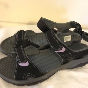 Khombu women’s river/casual sandals 10M